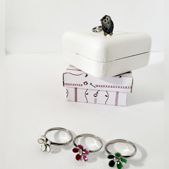 🕳️ Three Flower Ring - With Owl - Picture 4 of 14
